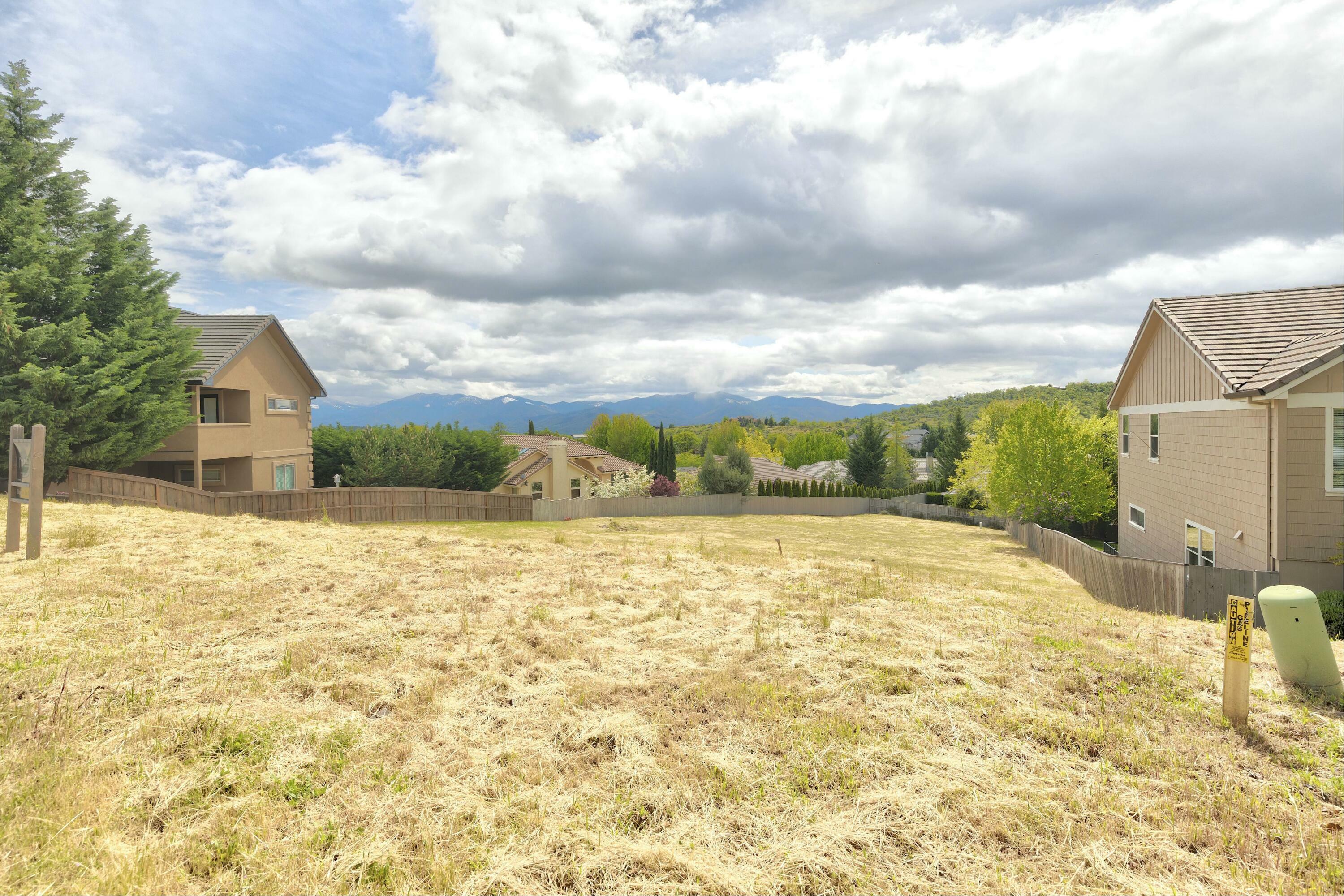 Property Photo: 5633 Fallbrook Lane OR 97504