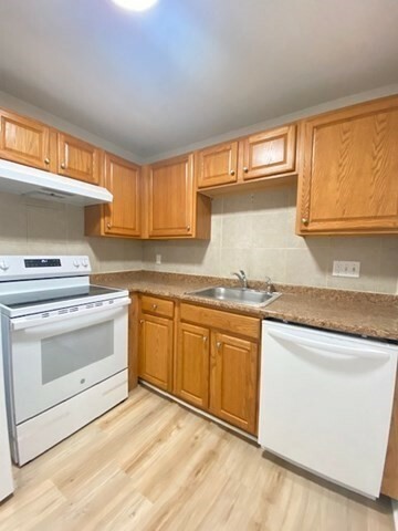 Property Photo: 9 Weld Street 23 MA 01702