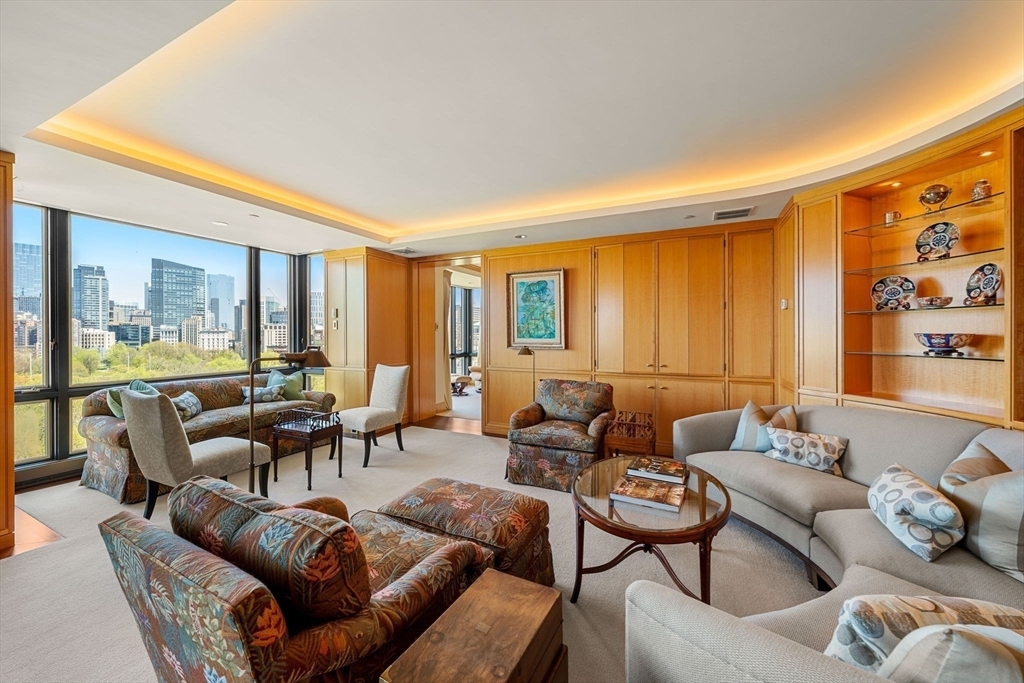 Property Photo: 2 Commonwealth Ave 14B MA 02116