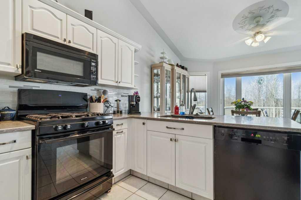 Property Photo: 9 Fern Glade Crescent AB T4S 1Z5