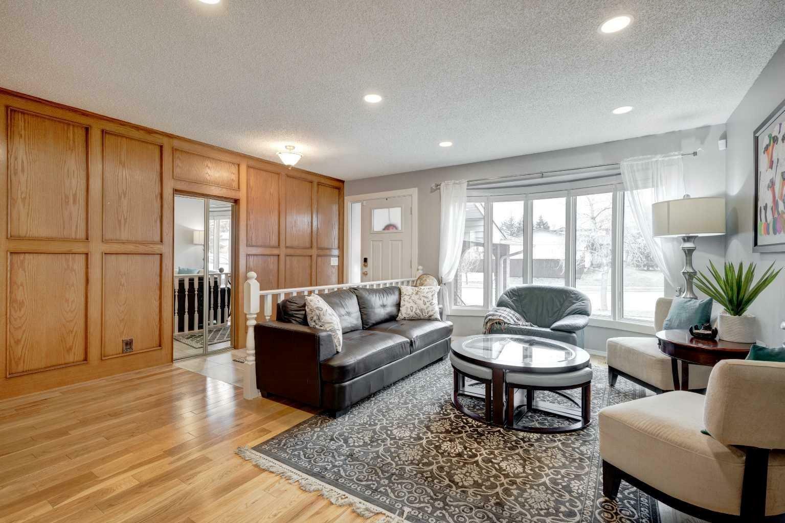 Property Photo: 387 Silvergrove Drive NW AB T3B 4T2