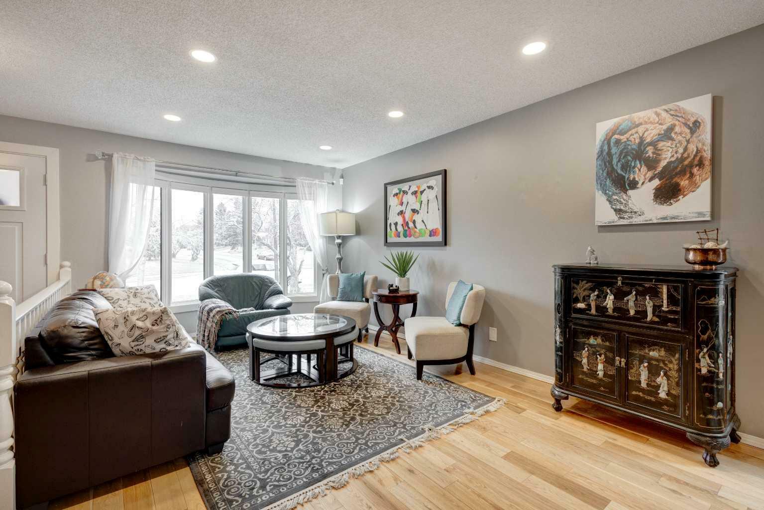 Photo de la propriété: 387 Silvergrove Drive NW AB T3B 4T2