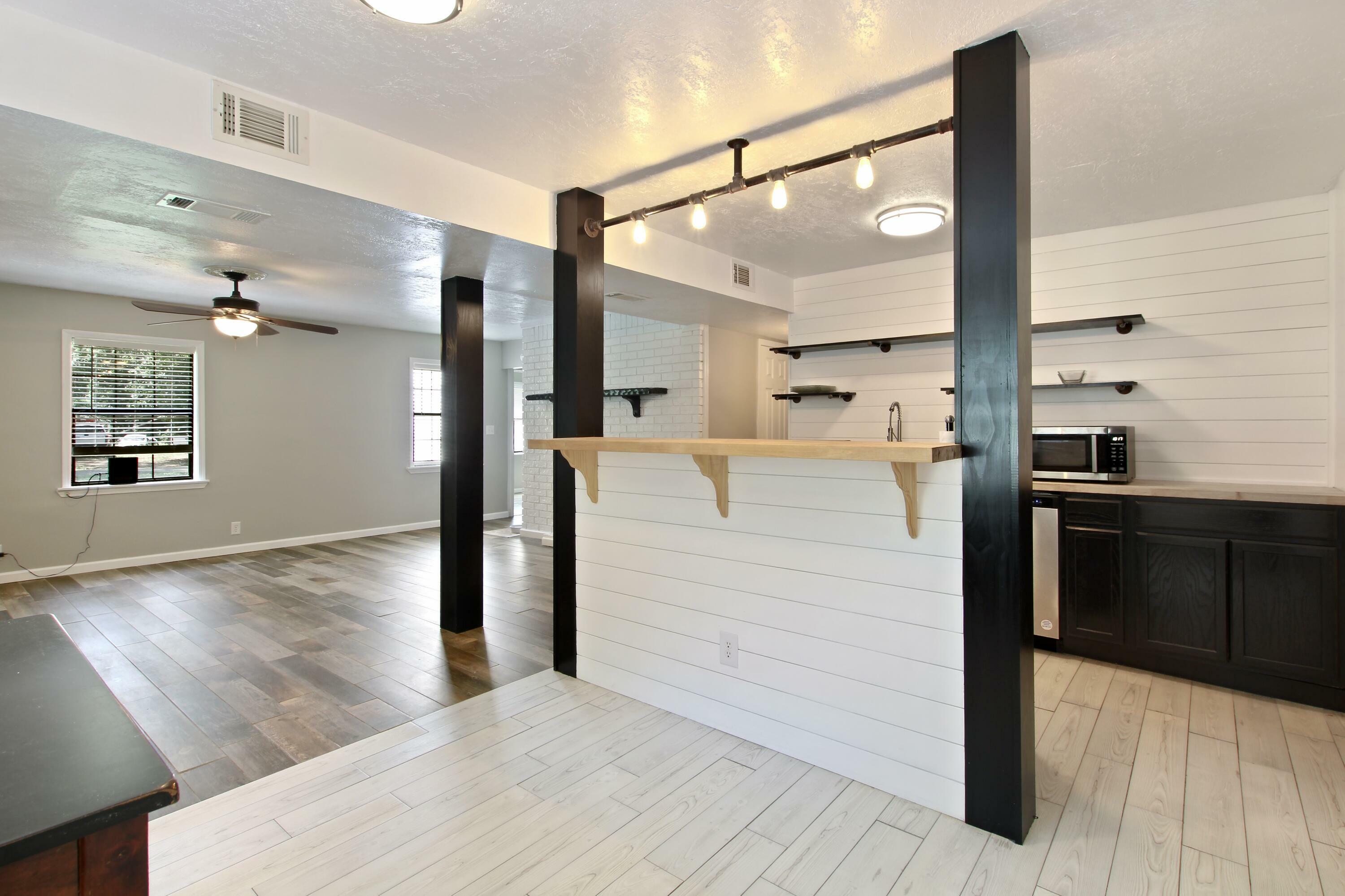 Property Photo: 201 Thomas Dr LA 71446