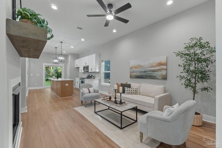 Property Photo: 706 N F St A FL 32501