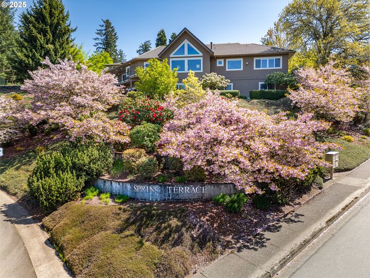 Property Photo: 3455 Spring Blvd OR 97405