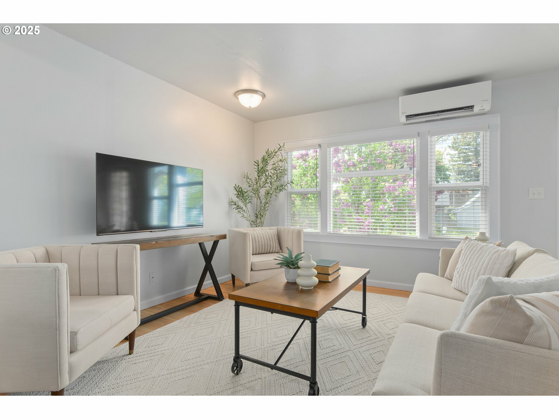 Property Photo: 1671 Olive St OR 97401