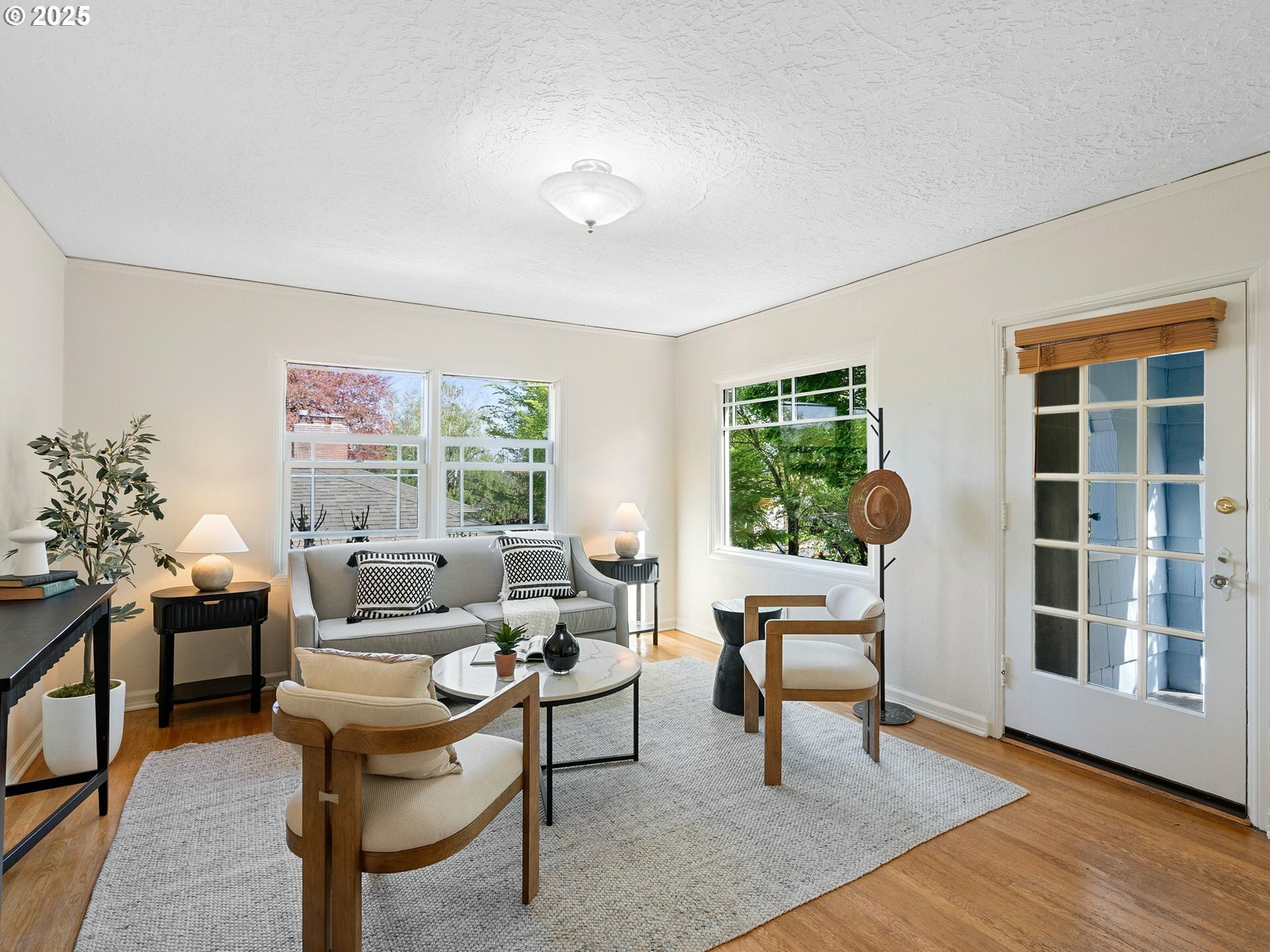 Property Photo: 7229 SE Yamhill St OR 97215
