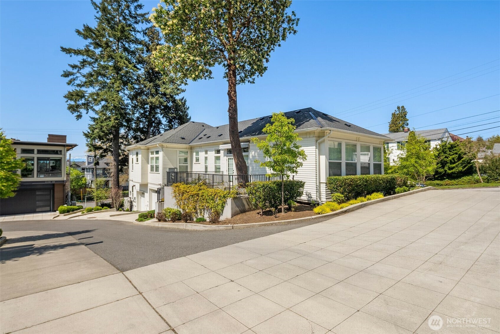 Property Photo:  957 W McGraw Street 1  WA 98119 