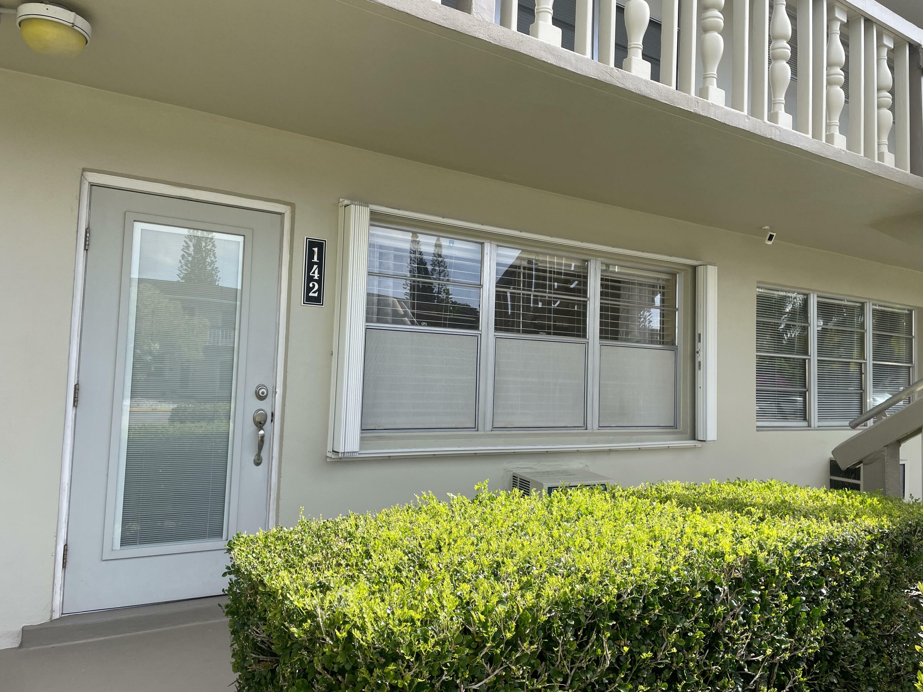 Property Photo: 142 Sussex H FL 33417