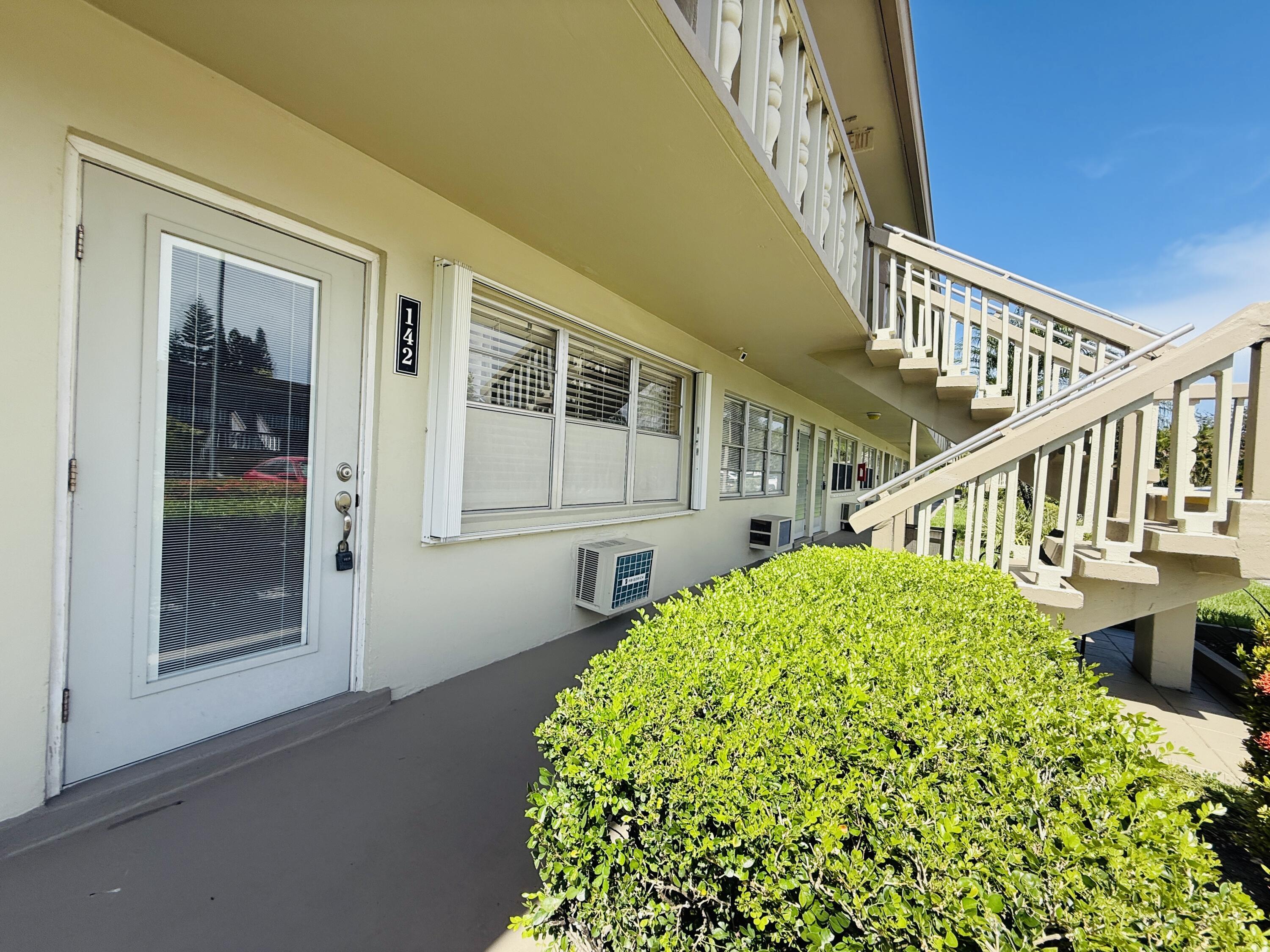 Property Photo: 142 Sussex H FL 33417