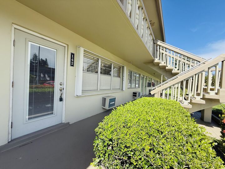 Property Photo: 142 Sussex H FL 33417