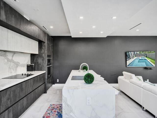 Property Photo:  2514 NE 21st Street A  FL 33305 