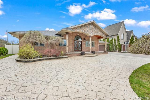 Property Photo: 21335 Hickorywood MI 48127