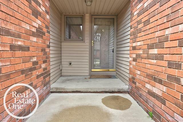 Property Photo: 32401 Stoneybrook Lane MI 48026