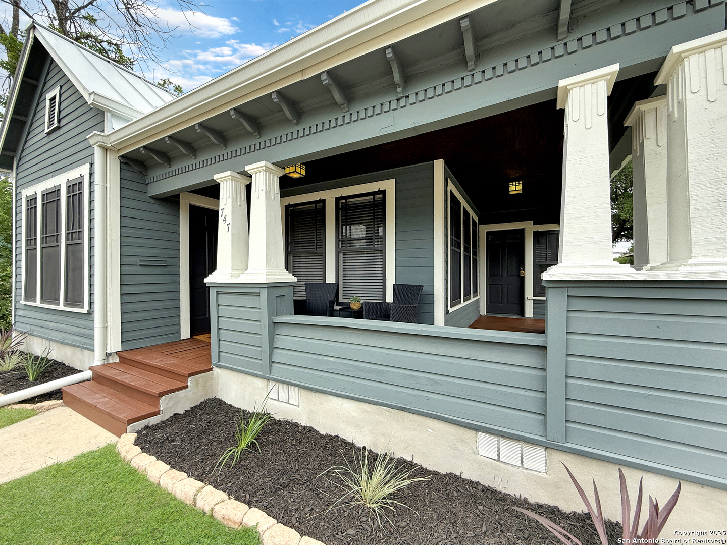 Property Photo: 747 Waverly Ave TX 78201