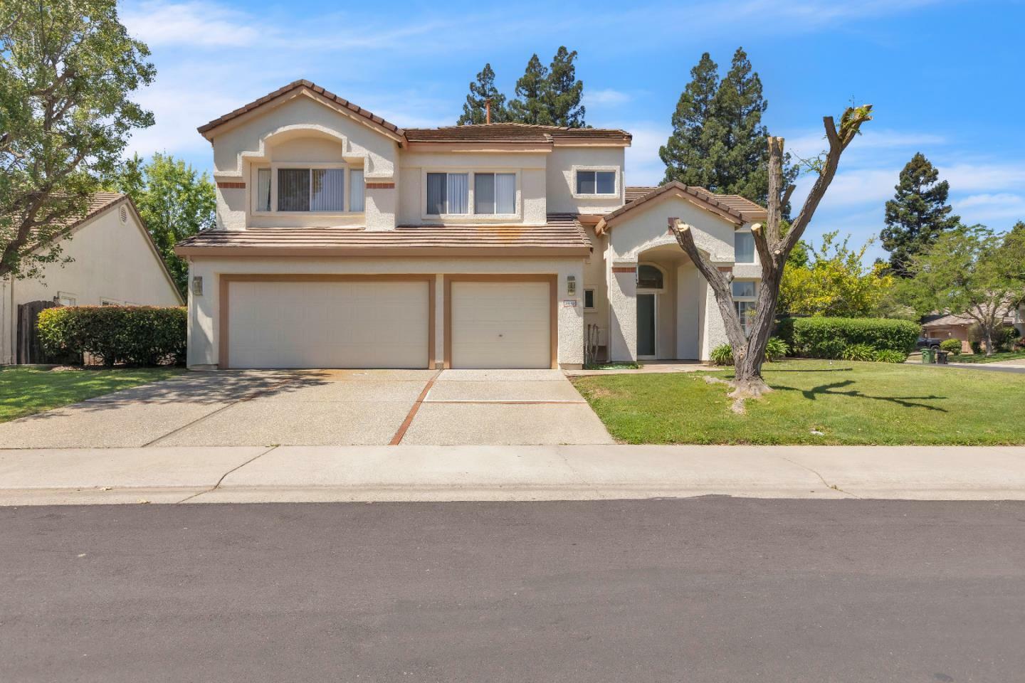 Property Photo: 9440 Medstead Way CA 95758