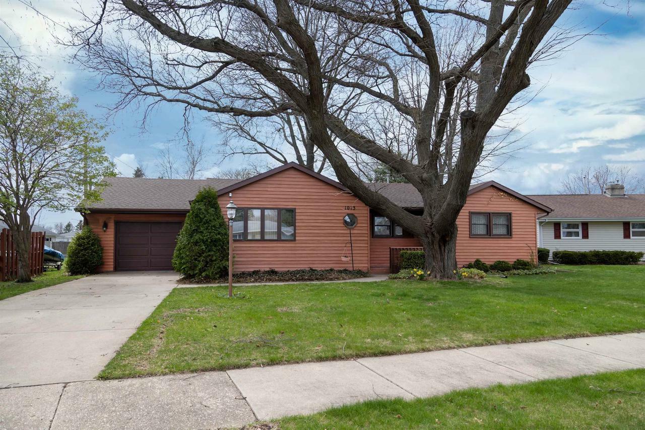 Property Photo: 1013 North Claremont Drive WI 53545