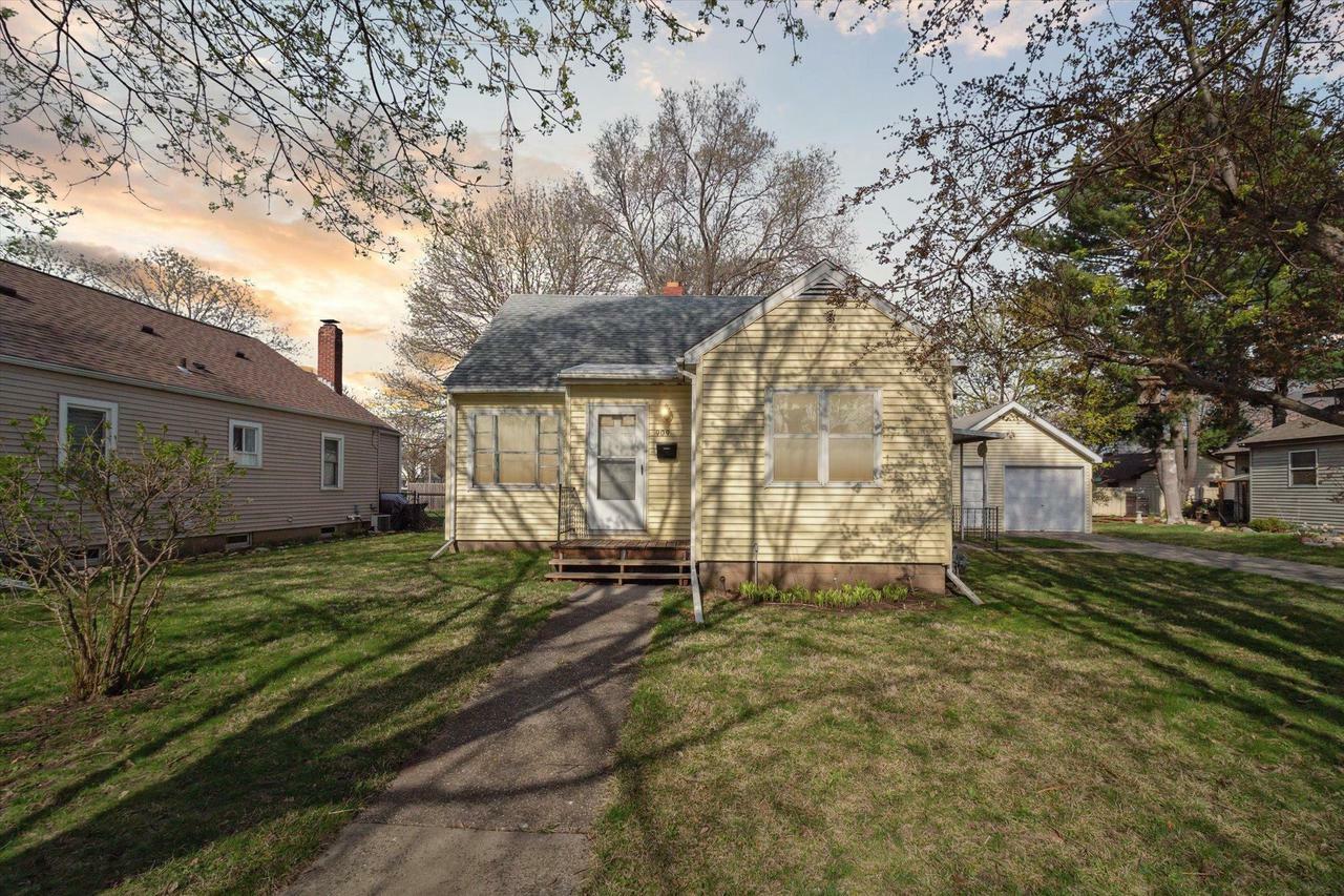 909 Caroline Street  Janesville WI 53545 photo