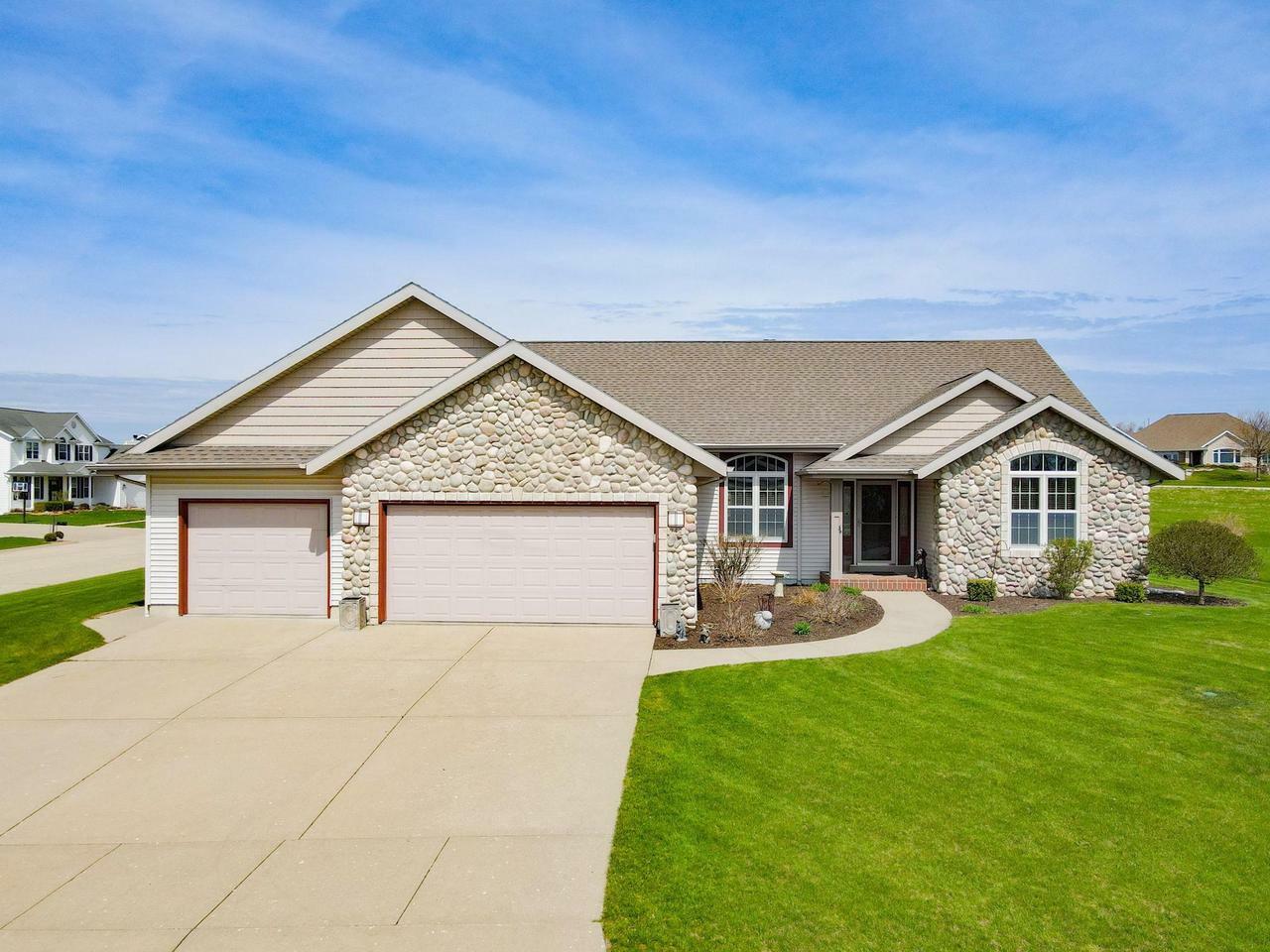 942 Cambridge Drive  Janesville WI 53548 photo