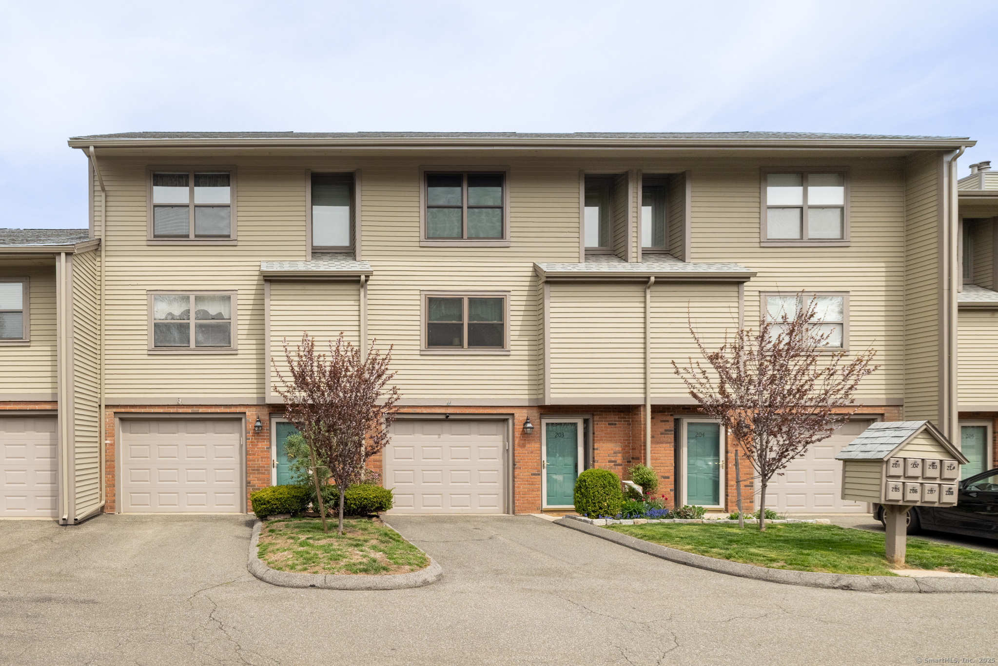 Property Photo: 202 Metacomet Drive 202 CT 06450