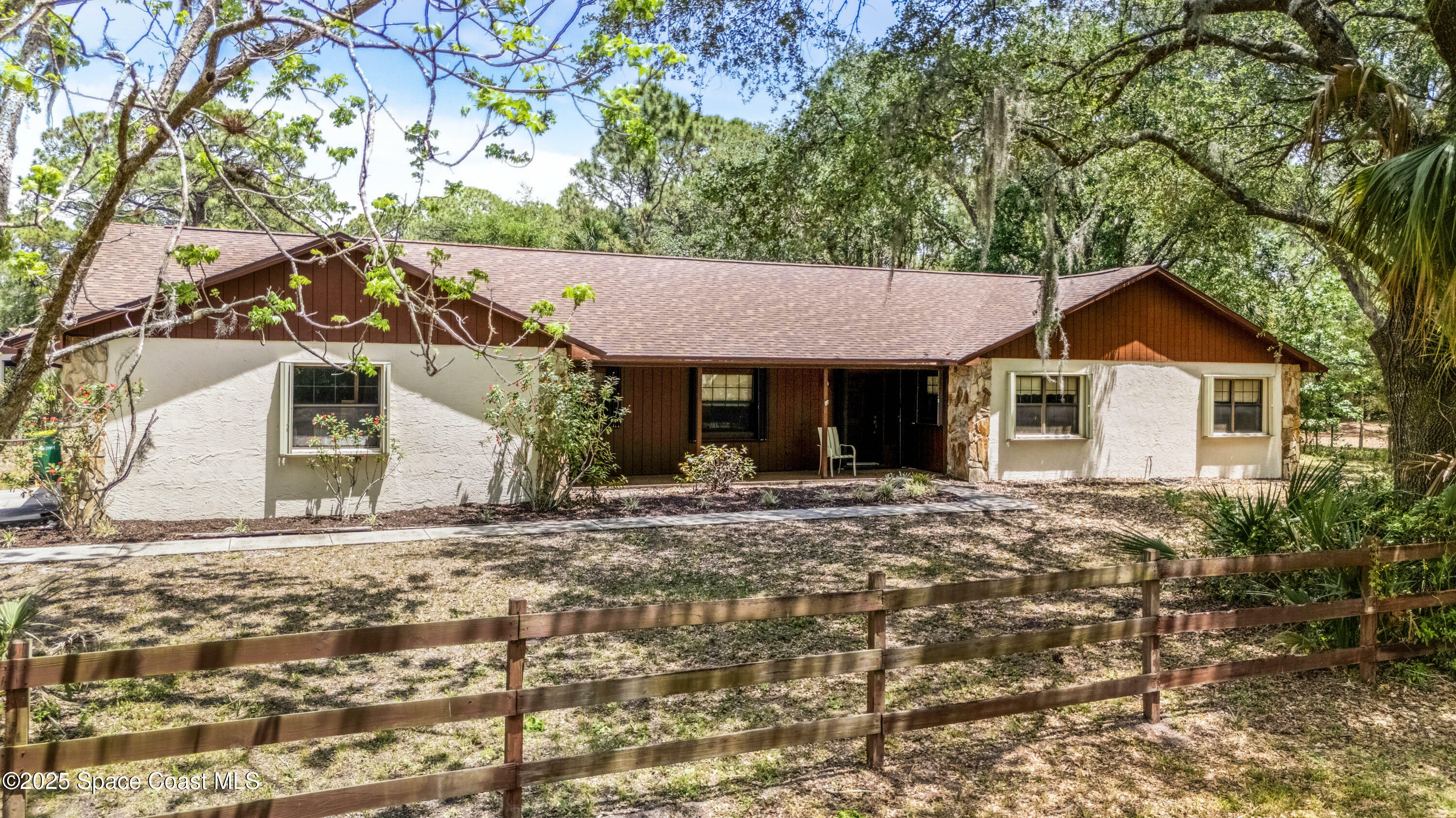 Property Photo: 2720 Gator Trail FL 32780