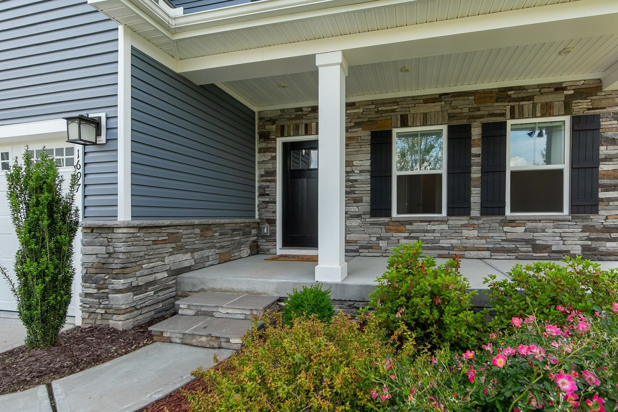 Property Photo: 1697 Burtonwood Drive SC 29369