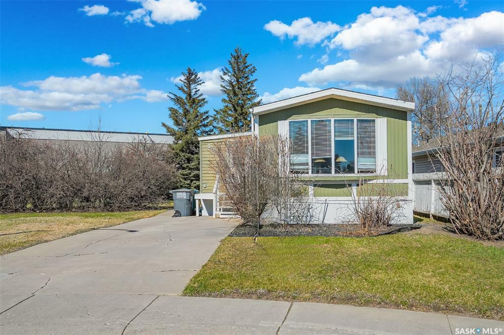 Property Photo: 327 Leland Place SK S7H 5A3