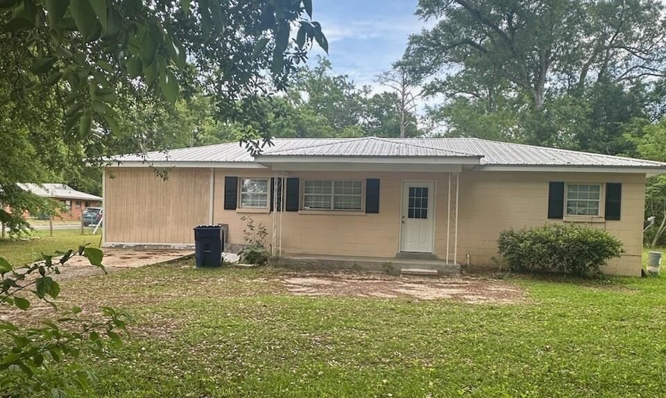 Property Photo:  16009 SE Jeffrey Street  FL 32424 