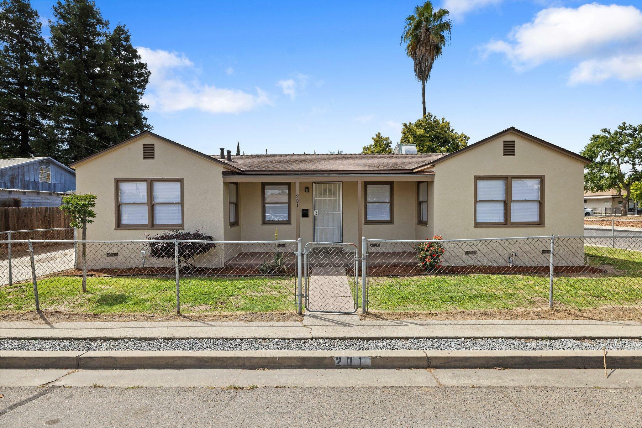 201 E Paradise Avenue  Visalia CA 93277 photo