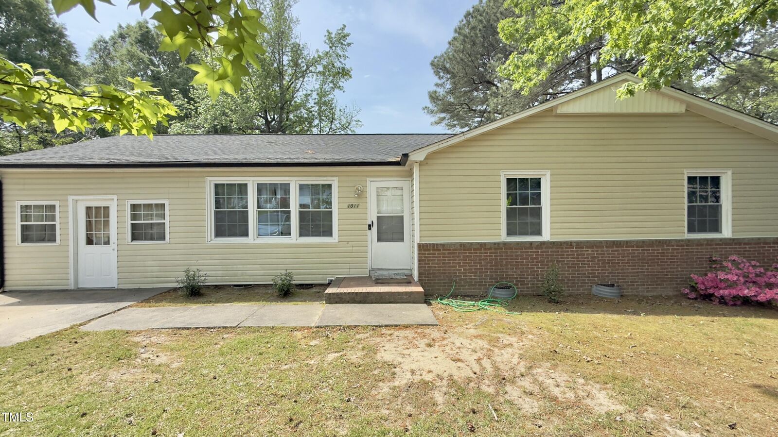 Property Photo: 1011 Wyldewood Road NC 27704