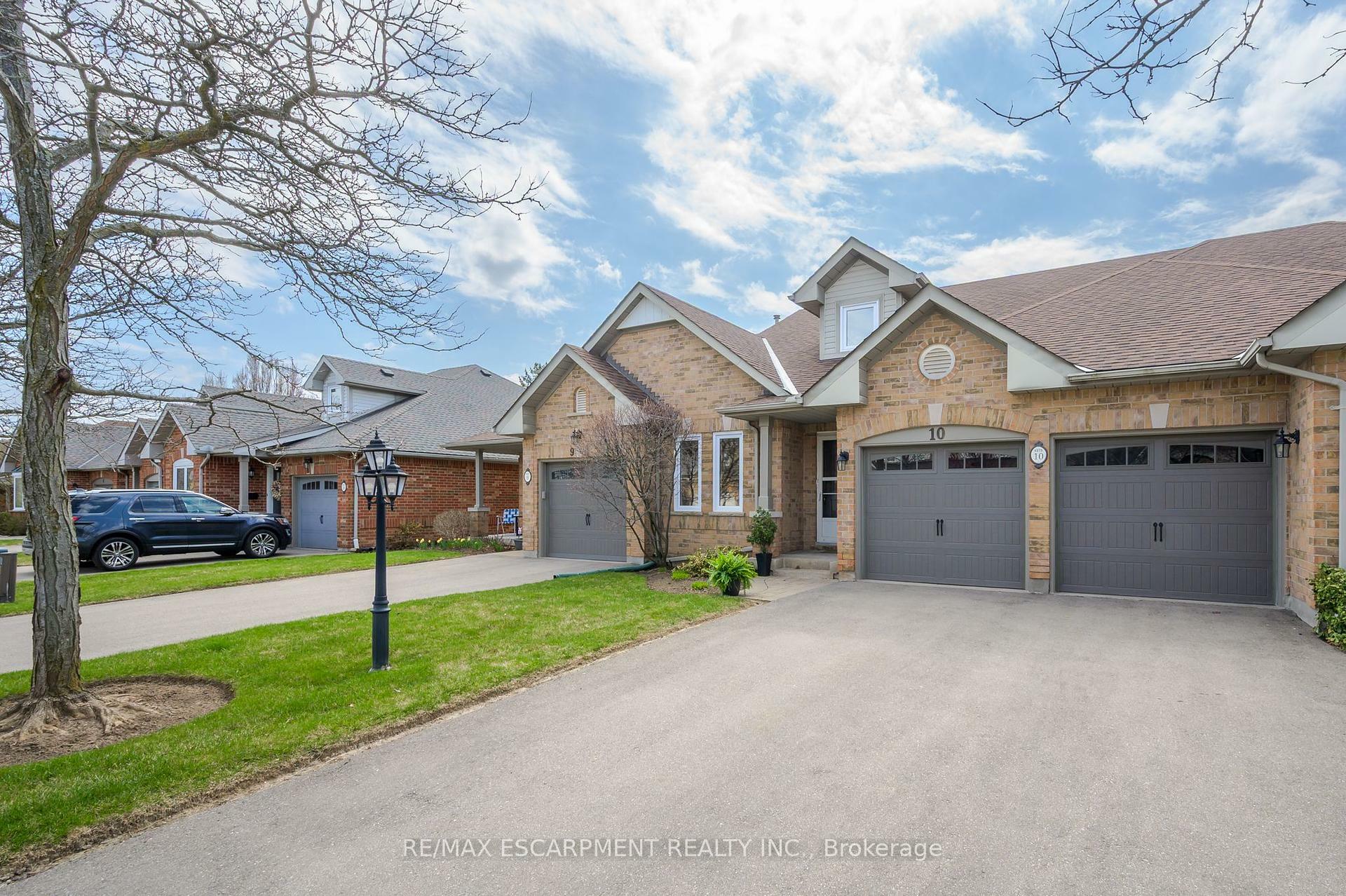 Property Photo: 4275 Millcroft Park Drive 10 ON L7M 4L9