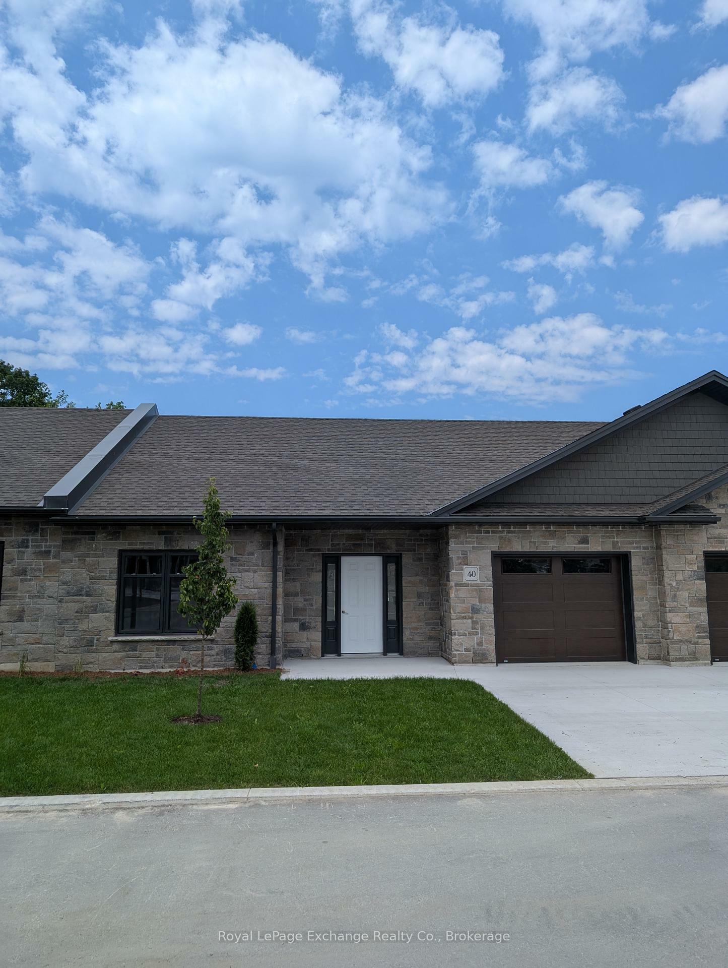 Property Photo: 1182 Queen Street 32 ON N2Z 1G4