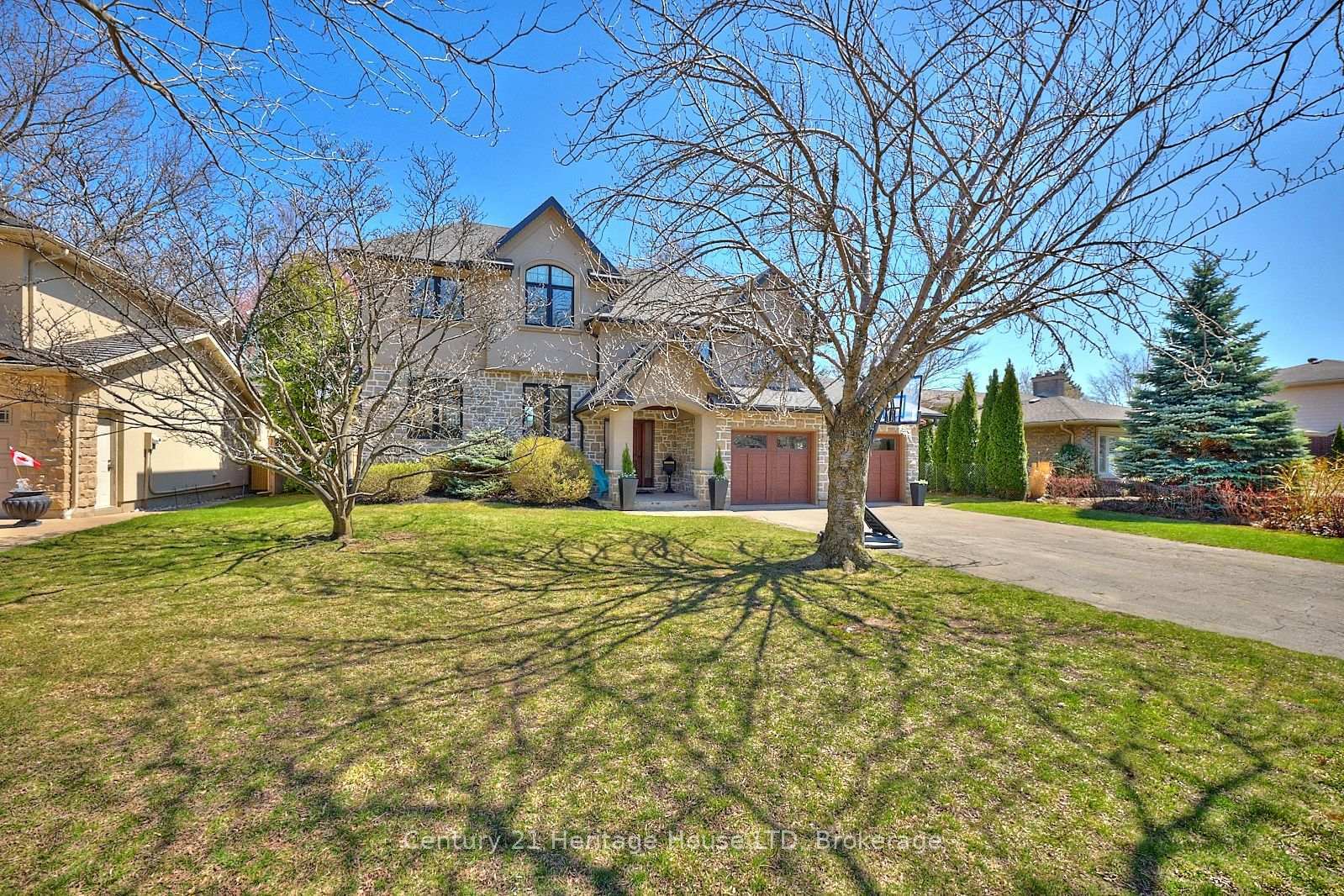 Property Photo: 41 Royal Henley Boulevard ON L2N 4S3