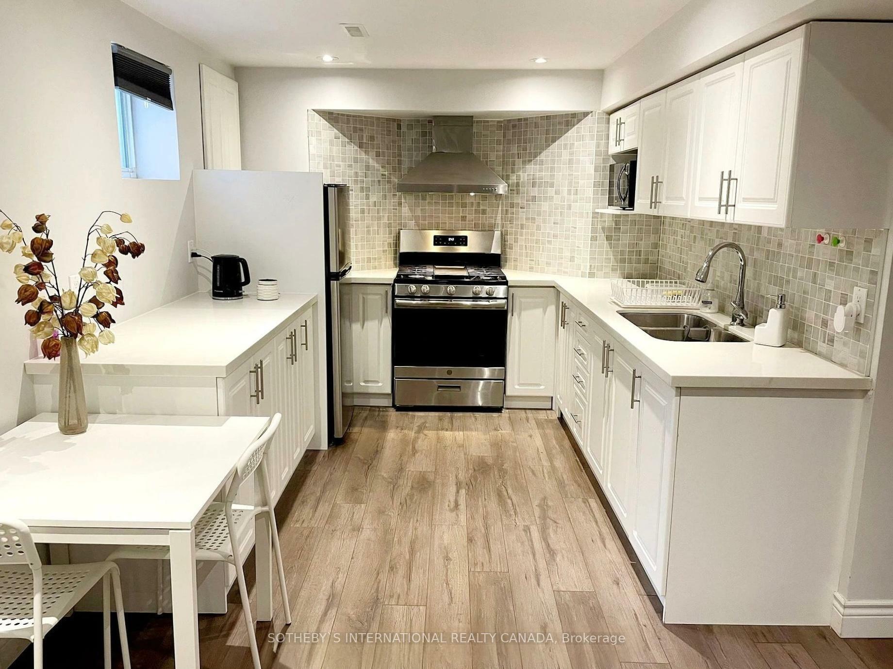 Property Photo: 3281 Loyalist Drive ON L5L 5T6