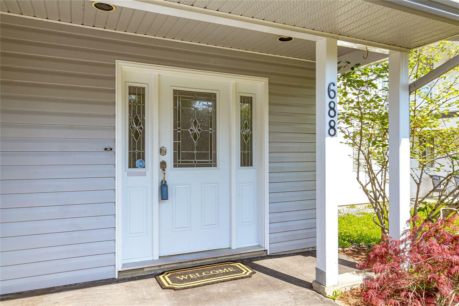 Property Photo: 688 Goldie Ave BC V9B 6H3