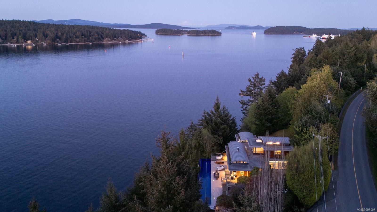 Property Photo: 1580 Lands End Rd BC V8L 5L5