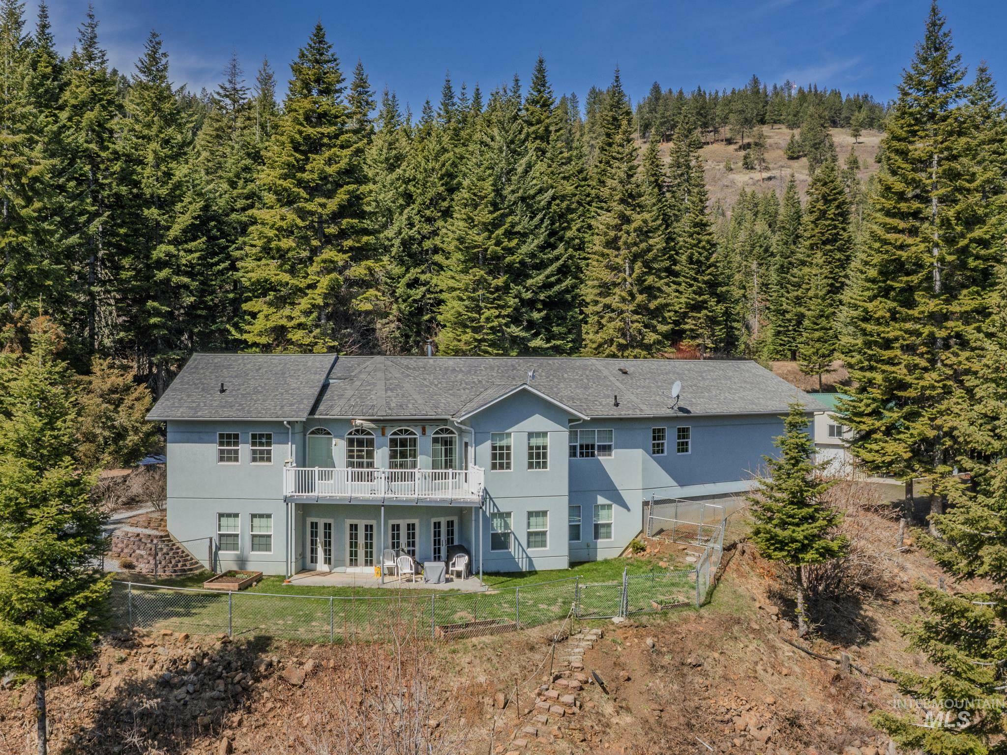 Property Photo: 454 Cove Rd ID 83530