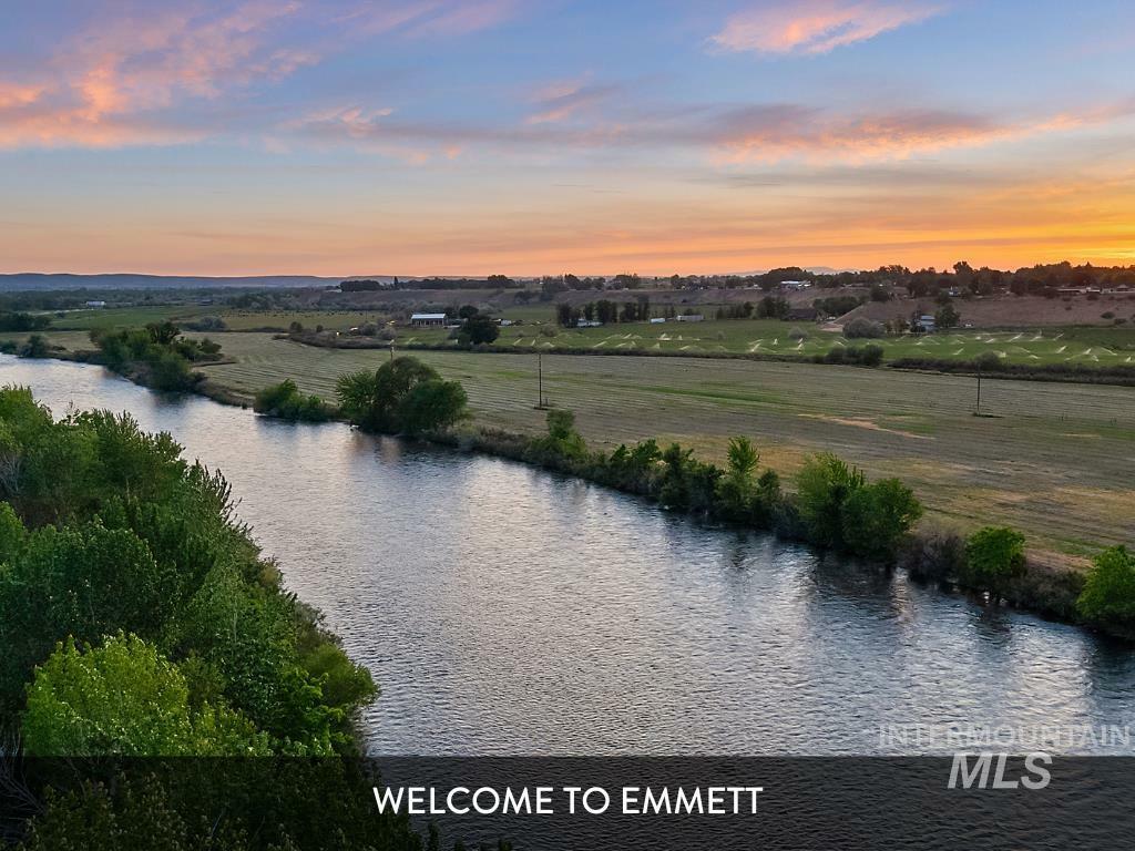 Property Photo: 3200 W Highway 52 ID 83617