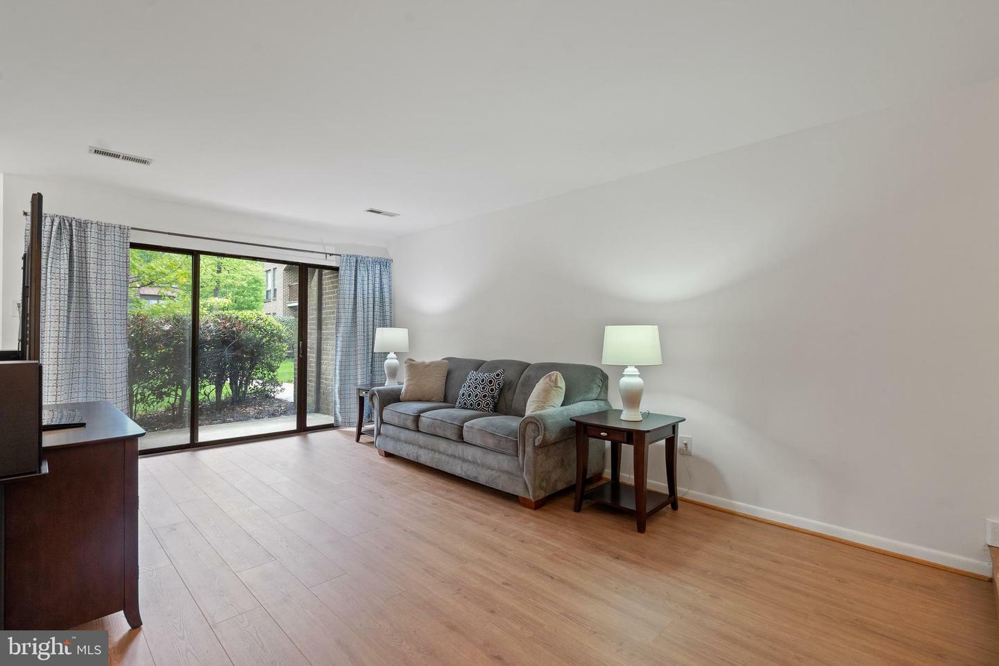 Property Photo: 11208 Chestnut Grove Square 112 VA 20190