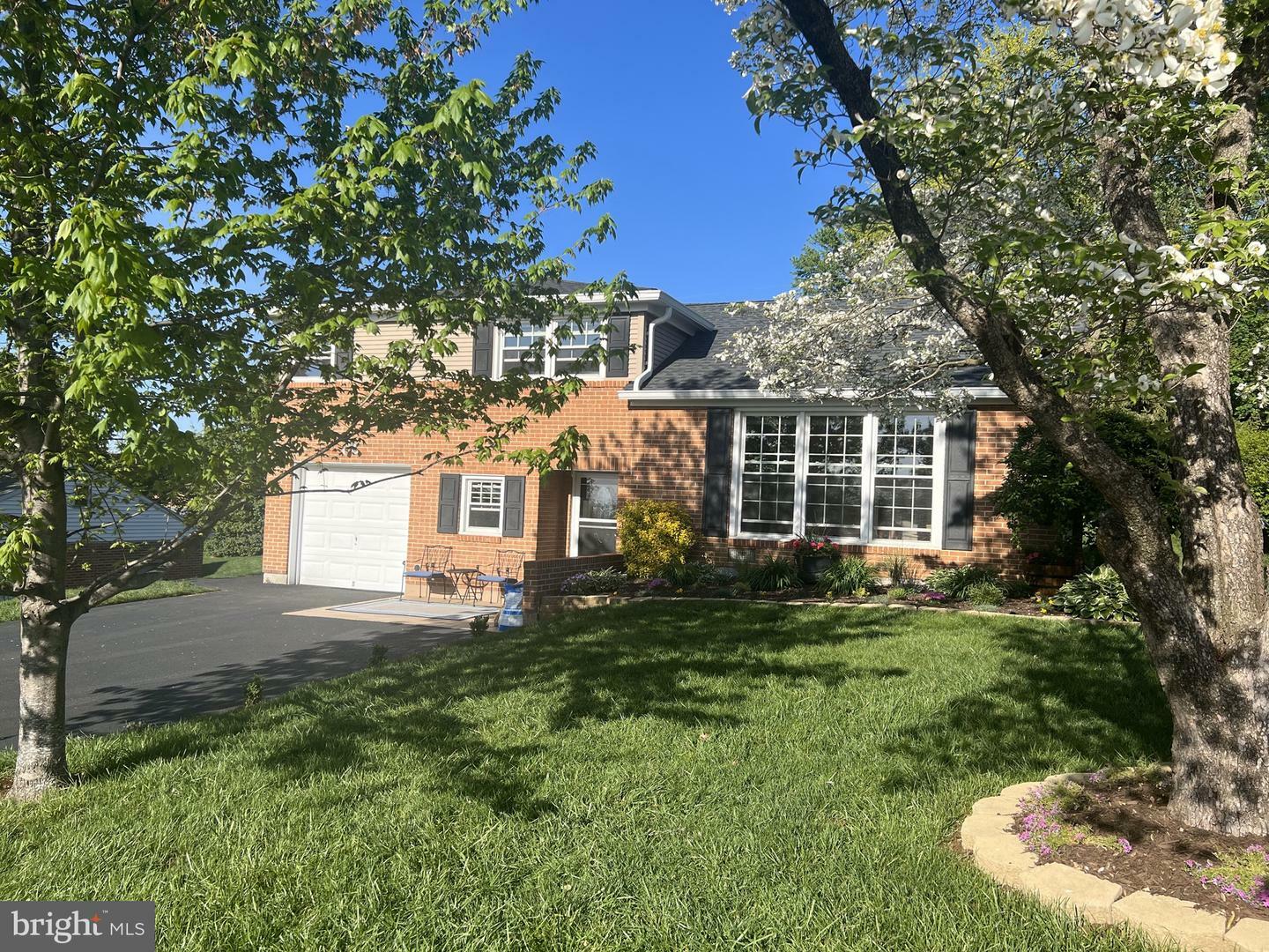 Property Photo: 1061 Sundale Drive PA 17402