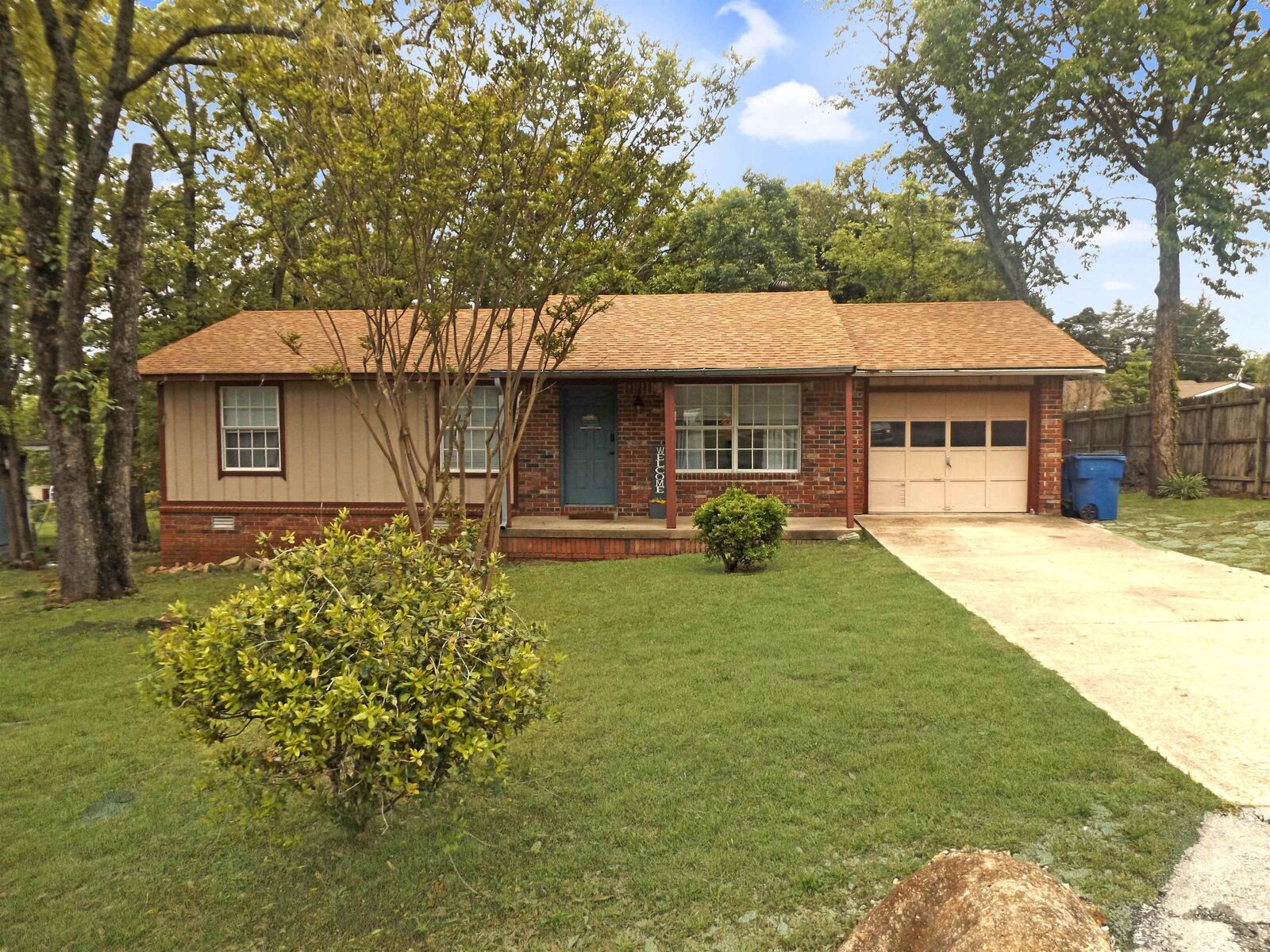 Property Photo: 1900 Hallmark Circle AR 72653