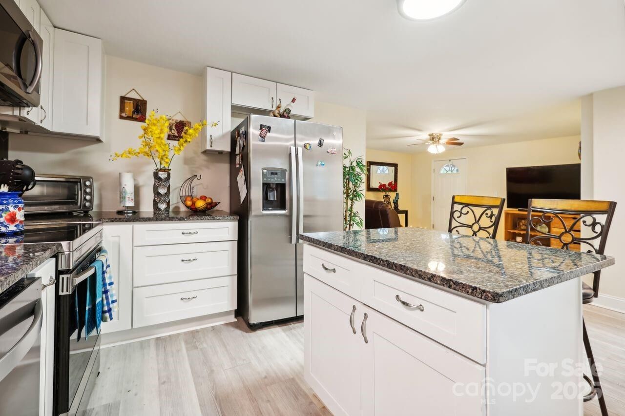 Property Photo: 712 Grace Avenue NC 28083