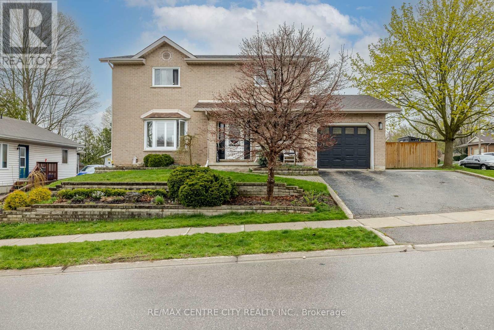 Property Photo:  10 Daniel Street  ON N5C 3W8 