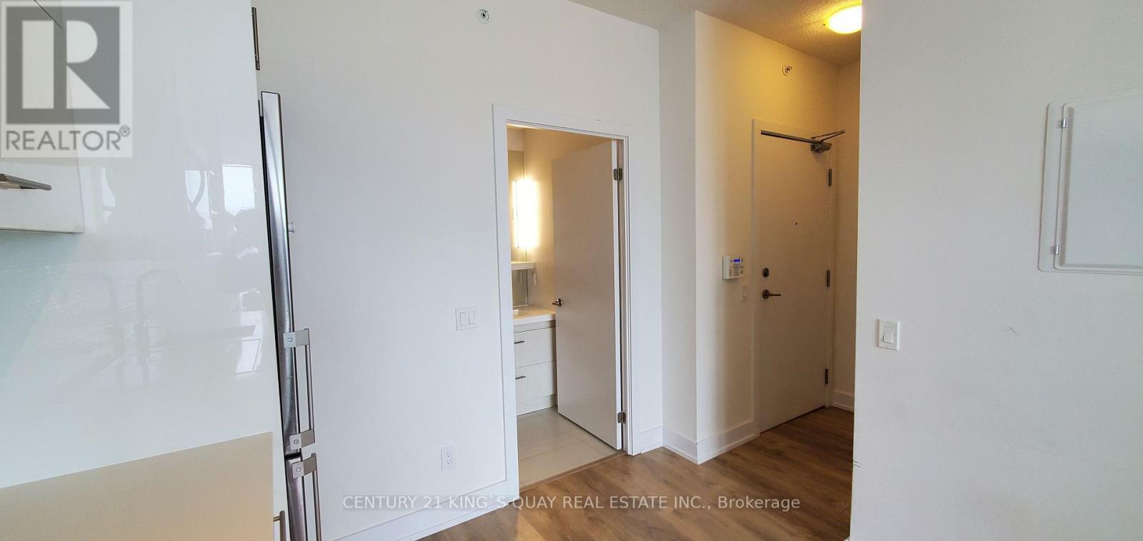 Property Photo: 128 Fairview Mall Drive 1112 ON M2J 0E8