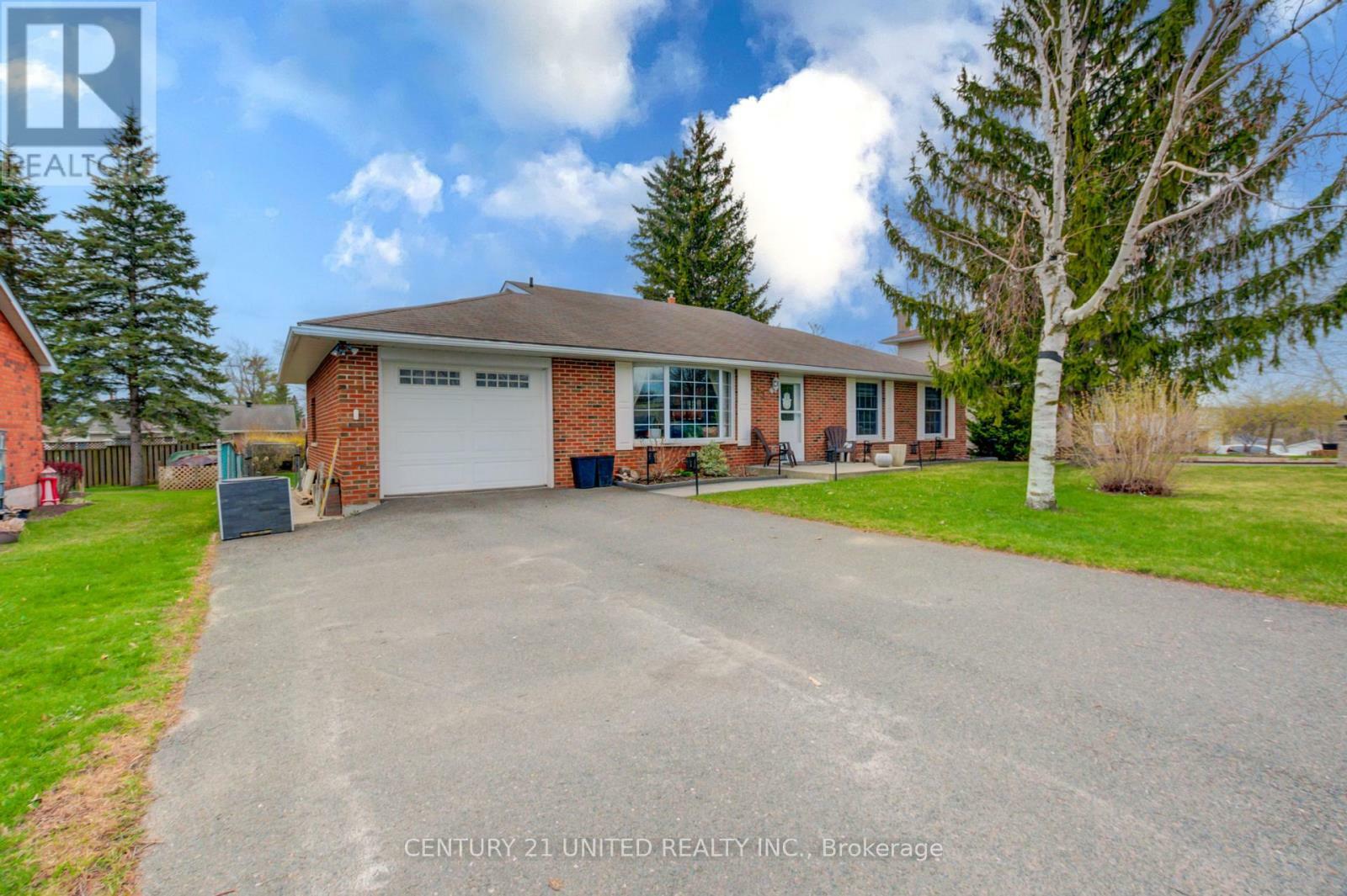 Property Photo: 233 Market Street ON K0L 1L0