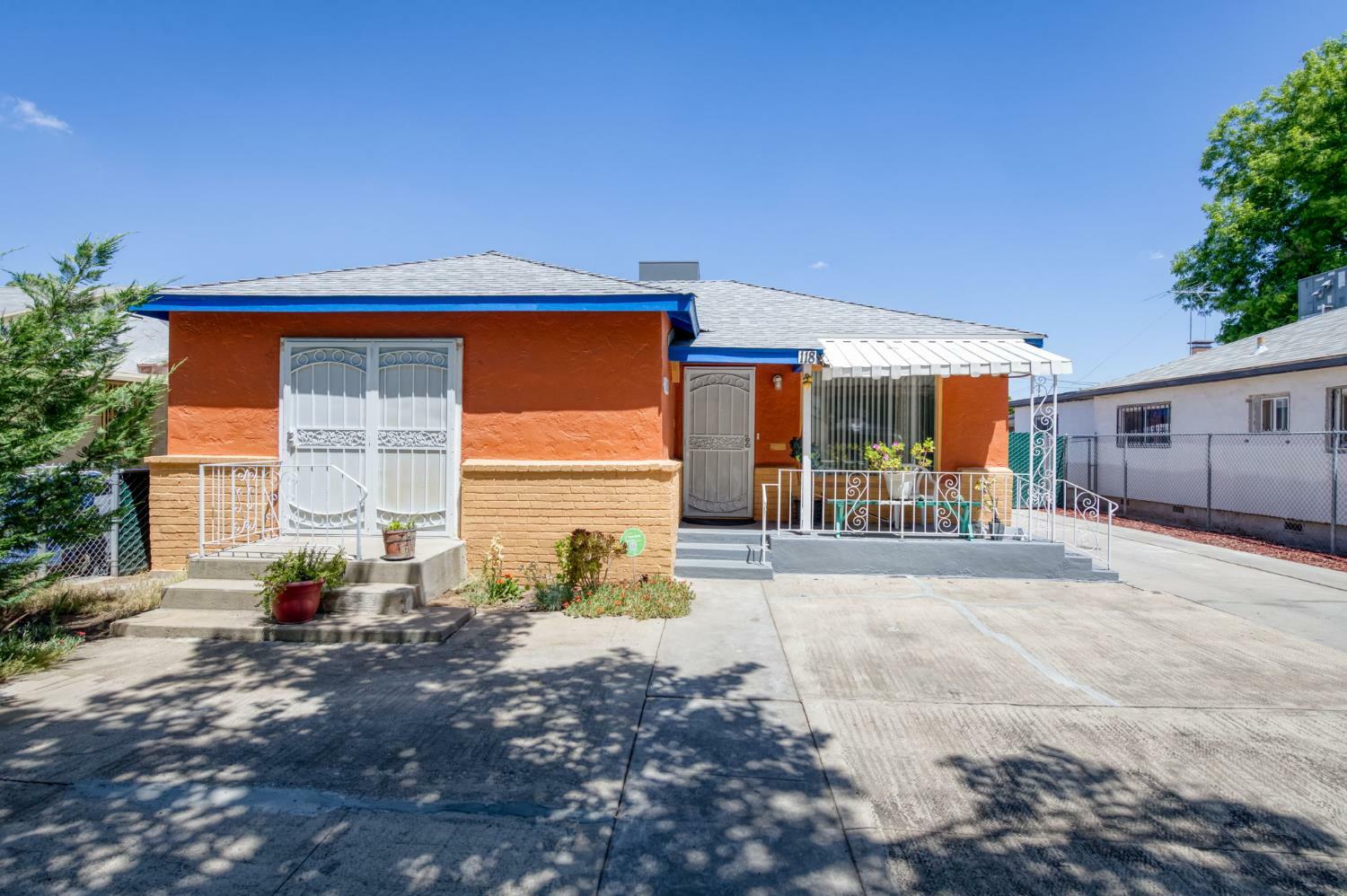 Property Photo: 118 W Valencia CA 93706