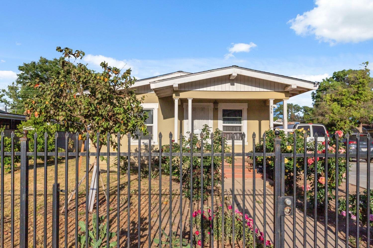 Property Photo: 555 S Sierra Vista Avenue CA 93702