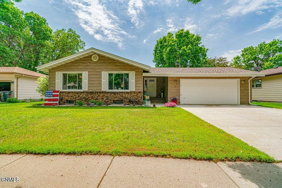 Property Photo: 1673 Richmond Drive ND 58504