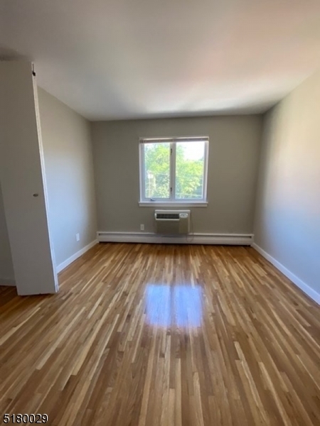 Property Photo: 806 Morris Tpke 4G7 NJ 07078