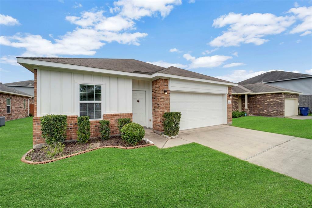 Property Photo: 7908 Beryl Court TX 77591
